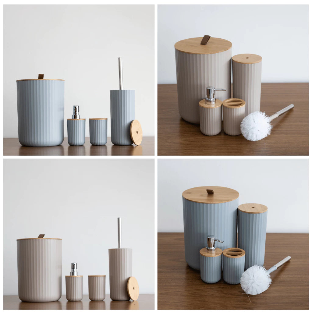 Variações de cores do conjunto de acessórios para banheiro, incluindo as opções preta, branca e cinza com detalhes em bambu.