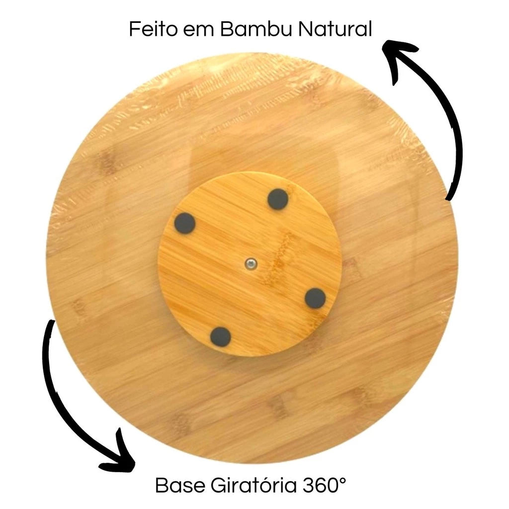 Parte inferior de uma bandeja de bambu, mostrando a base giratória de 360 graus que permite o movimento.