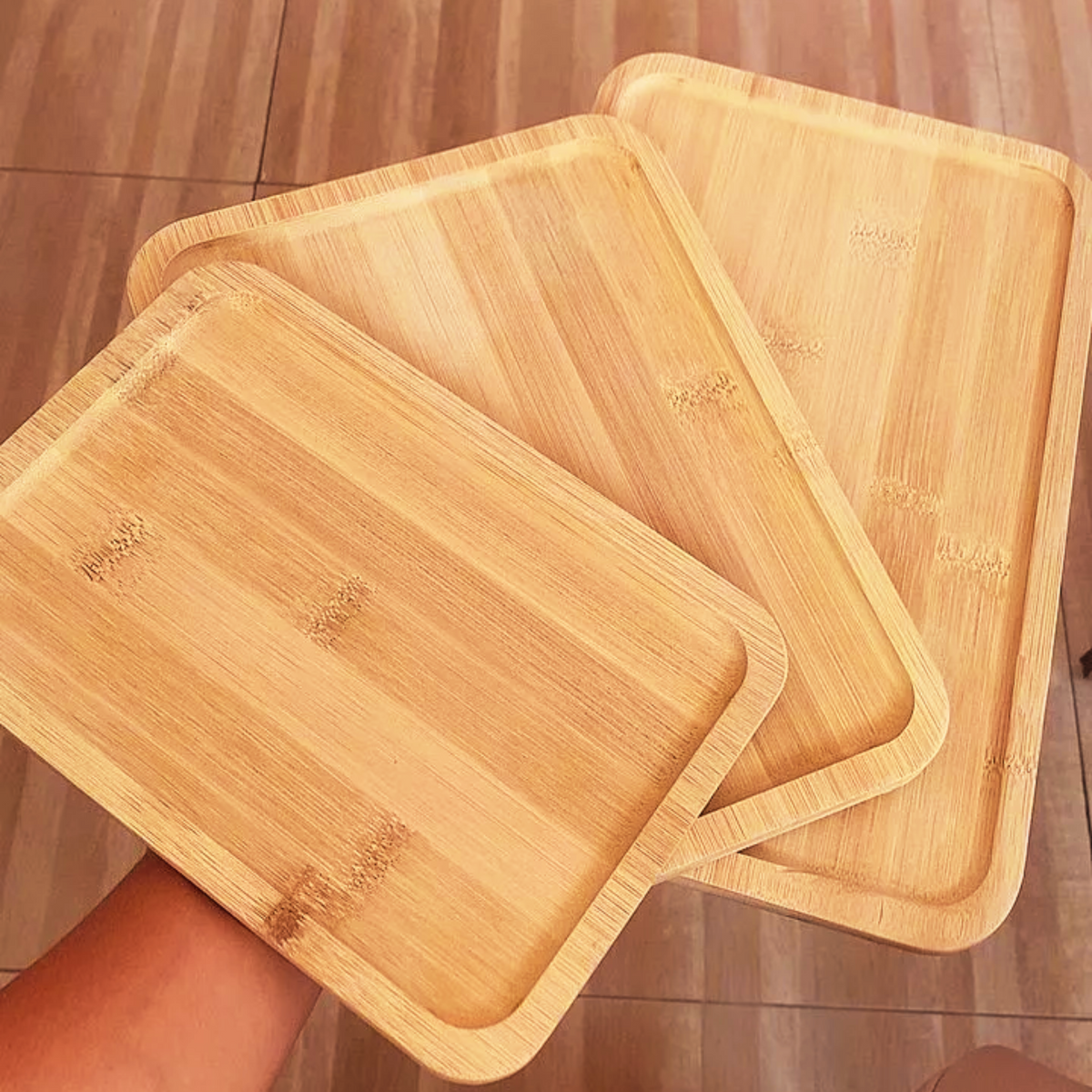 Três bandejas retangulares de bambu 