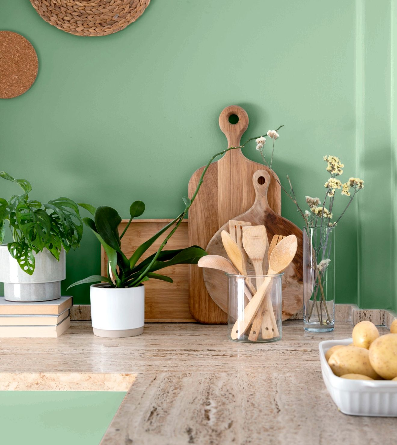 Banner da coleção Cozinha, com uma bancada de cozinha estilizada com tábuas e utensílios de madeira.